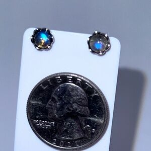 Labradorite studs in sterling silver flower setting comes in jewelry box nwot